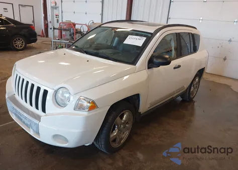 2008 Jeep Compass Limited z USA, uszkodzony, nr VIN 1J8FF57W68D512830